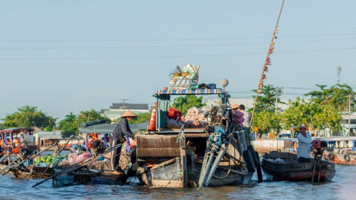 cây bẹo đầu ghe thể hiện cho những món sẽ được bán trên ghe và cũng là đặc trưng của việc kinh doanh trên chợ nổi